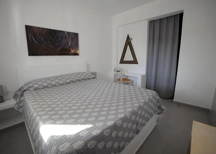 Mariannas House דירה